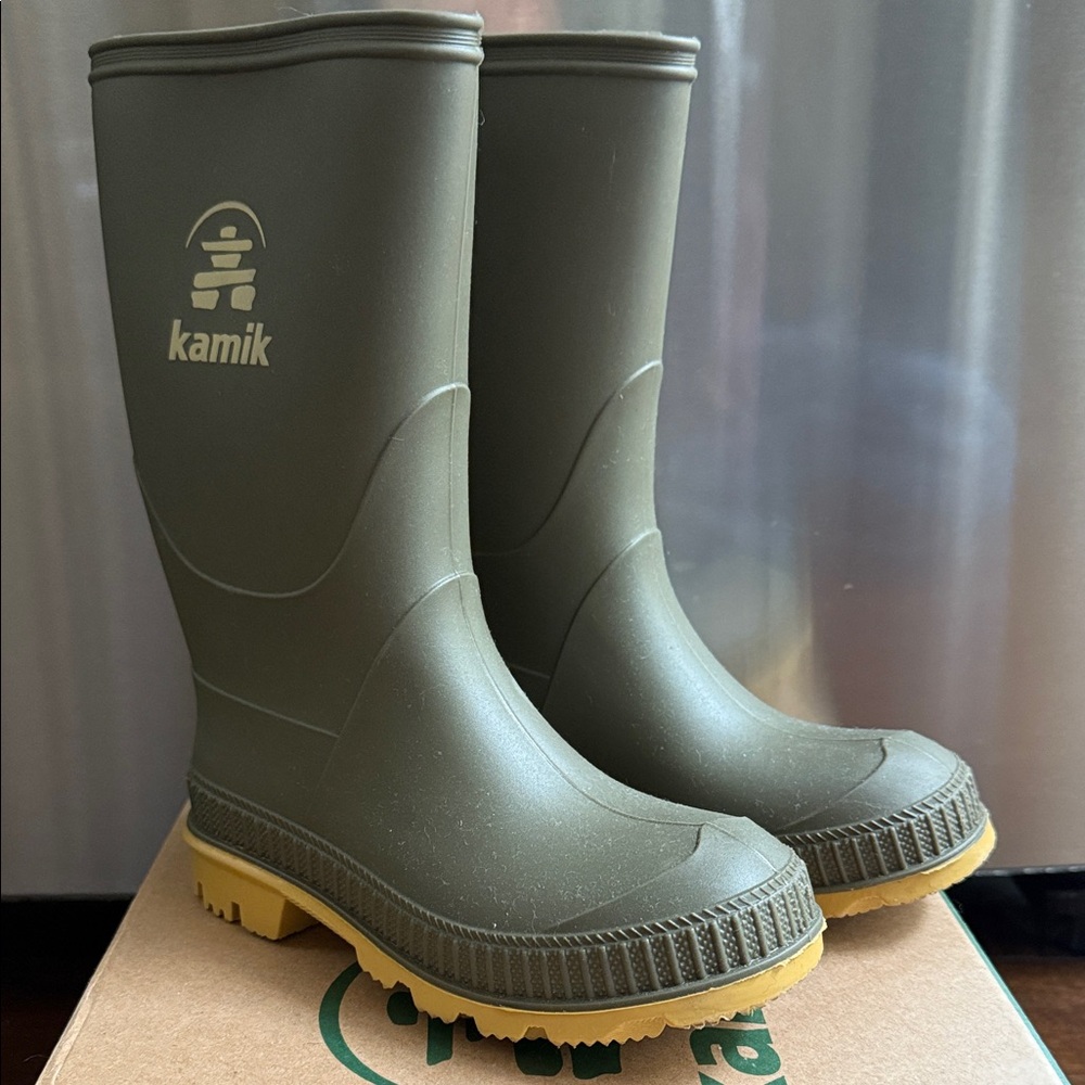 Kamik Olive Boots with Yellow Soles sz 12 little kids excellent condition!